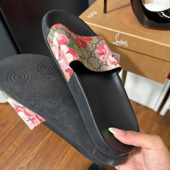 Gucci GG Canvas Floral Slide Sandals - Black with Pink and Green - Picture 3 of 4